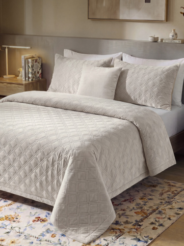 Покрывало GRANDE FOX WHITE 240x260 от DECOR MAGIC